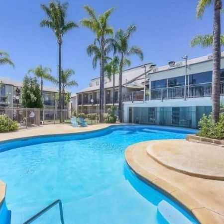 Oasis Mandurah Resort ภายนอก รูปภาพ