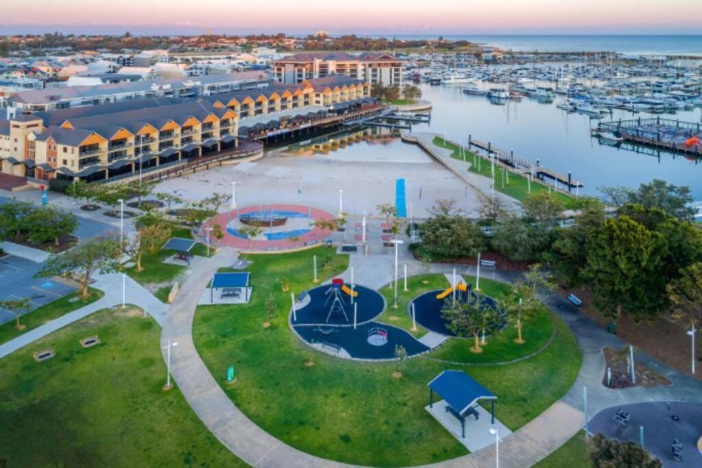 Oasis Mandurah Resort ภายนอก รูปภาพ