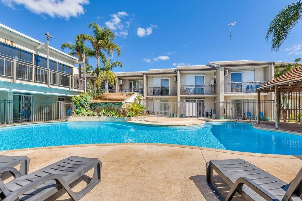Oasis Mandurah Resort ภายนอก รูปภาพ