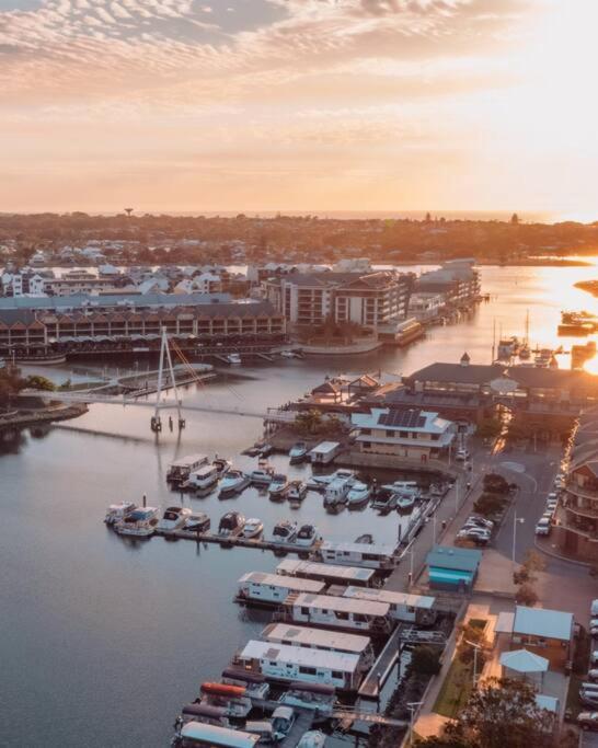 Oasis Mandurah Resort ภายนอก รูปภาพ