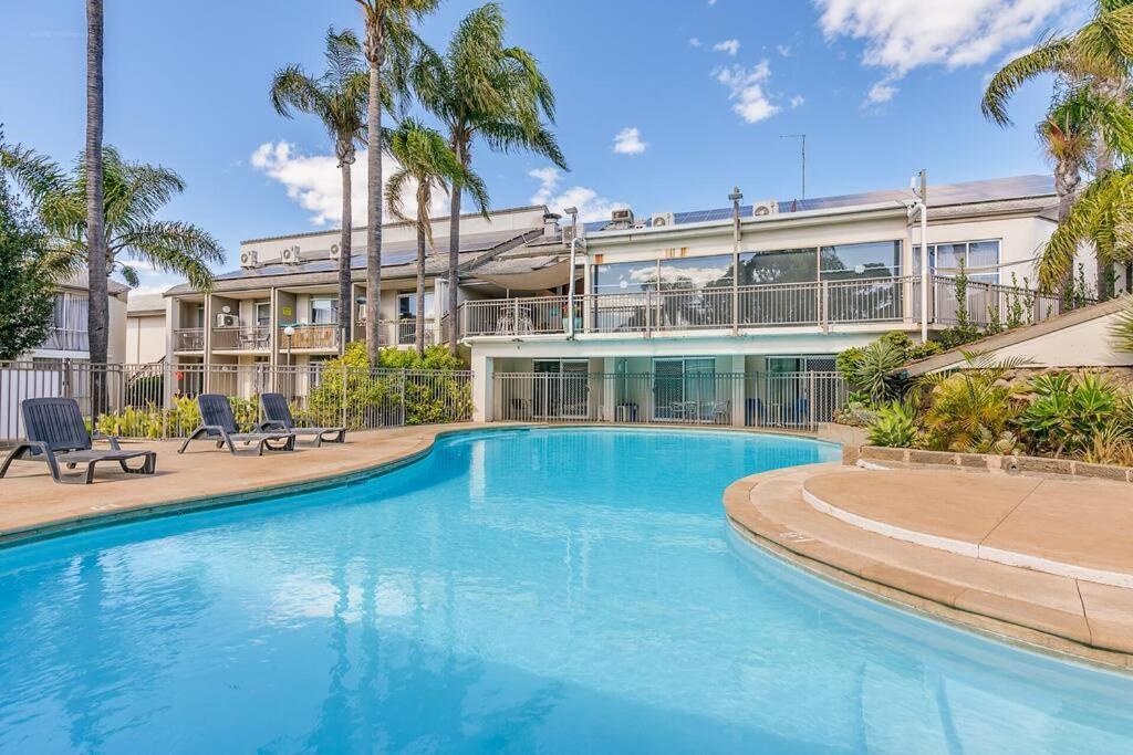 Oasis Mandurah Resort ภายนอก รูปภาพ