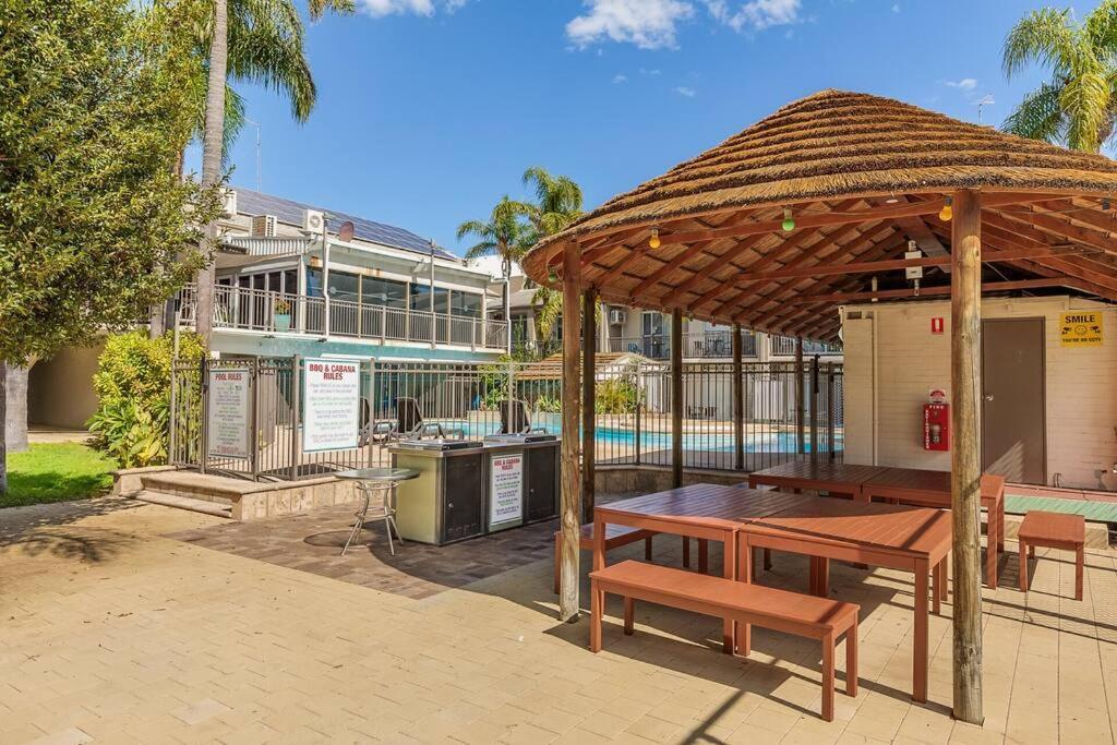 Oasis Mandurah Resort ภายนอก รูปภาพ